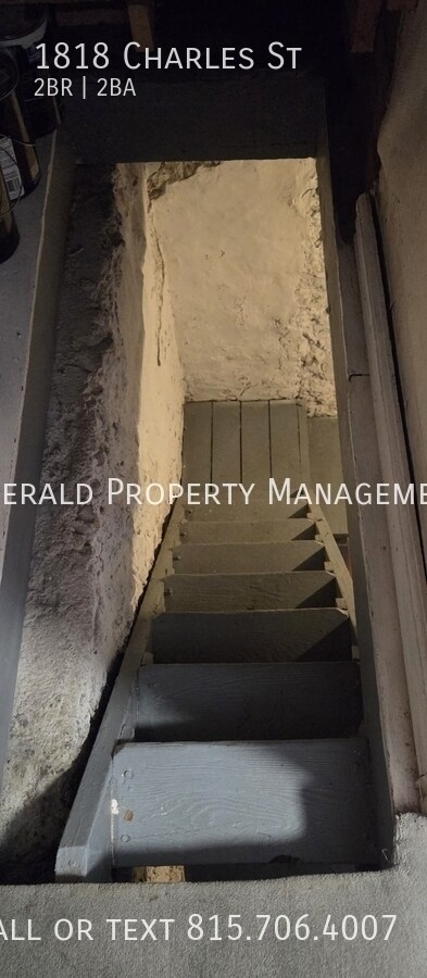 Building Photo - 1818 Charles St