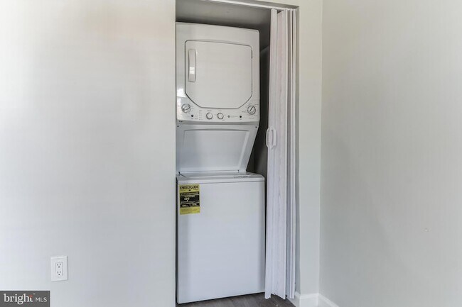 Building Photo - 1223 Simms Pl NE