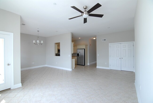 Building Photo - Downtown City Living Spacious 1 bedroom 1 ...