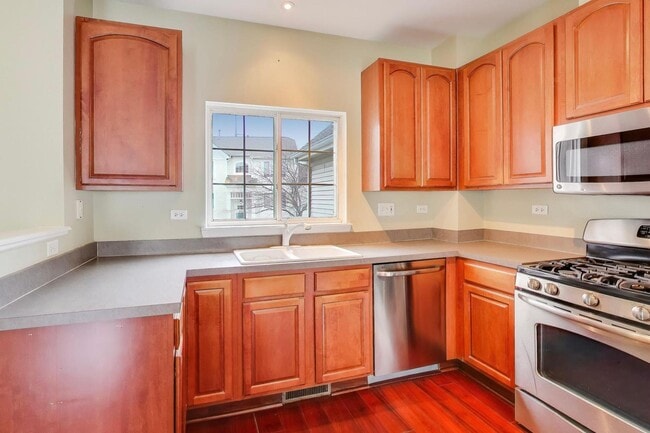 Building Photo - 2427 Daybreak Ct