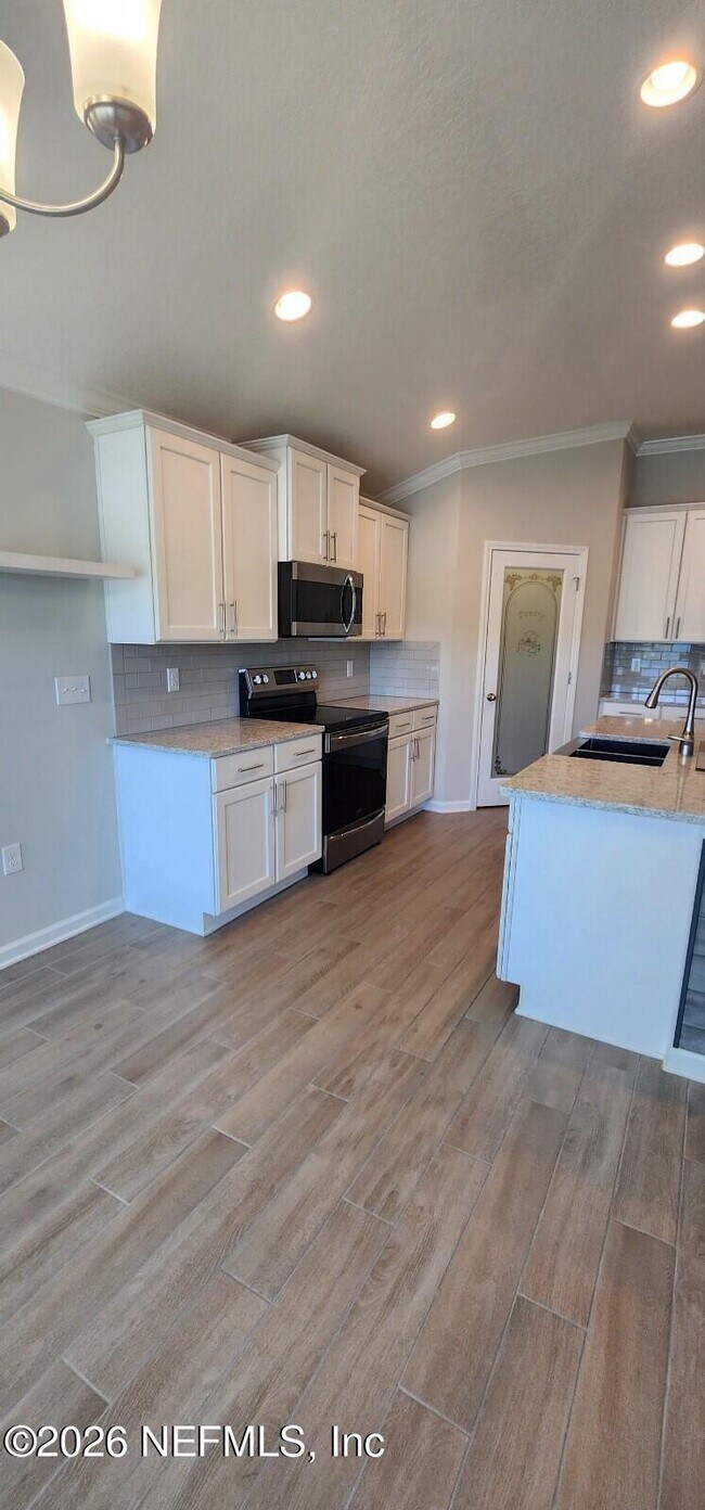 Building Photo - 226 Lost Lake Dr