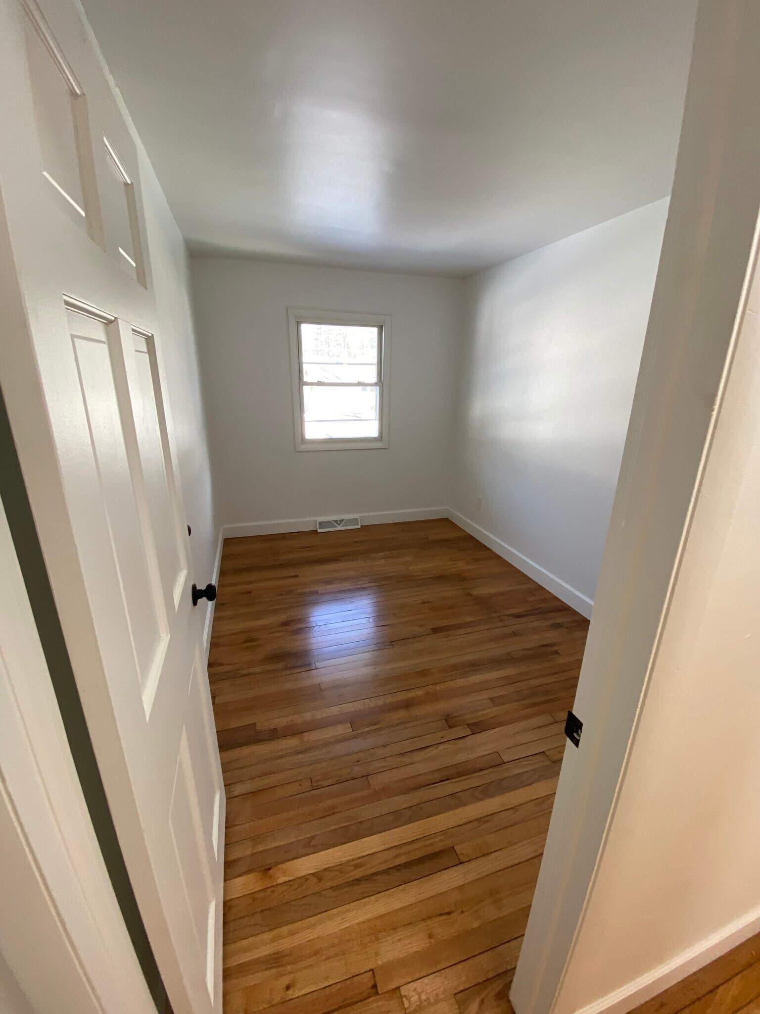 Building Photo - 85 Trottingham Ct