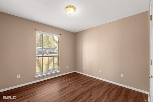 Building Photo - 406 Lavita Dr