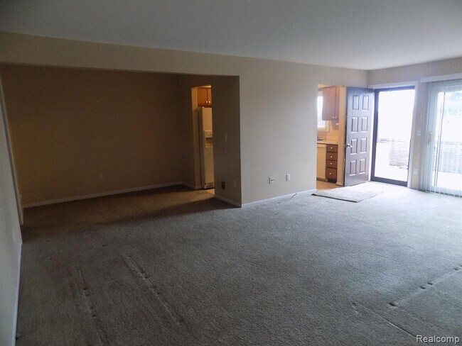 Building Photo - 1012 Country Club Dr