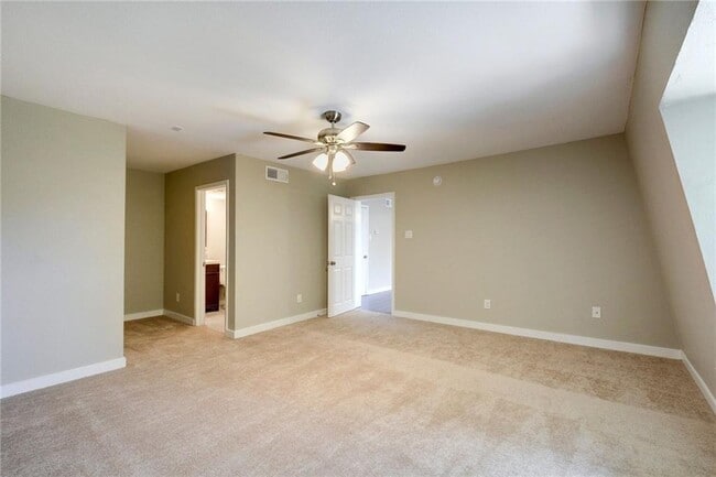 Building Photo - 7204 Twin Crest Dr