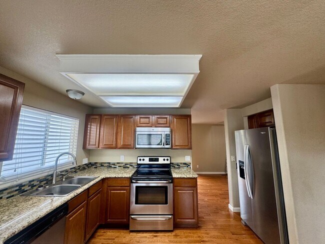 Building Photo - 5 Bedroom Home in Stetson Hills