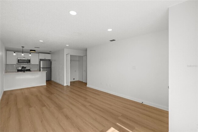 Building Photo - 5395 SE 30th Pl