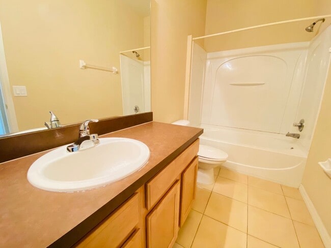 Building Photo - 3BD / 2.5BA Carriage Home