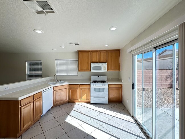 Building Photo - Huntington Village B