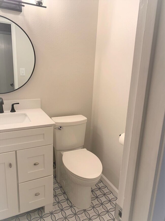 Building Photo - Lovely 2 bedroom PUD in the E Section of R...