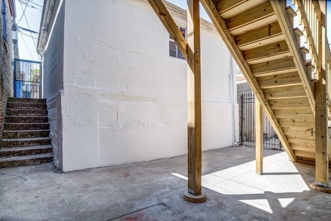 Building Photo - 2135 W 19th St