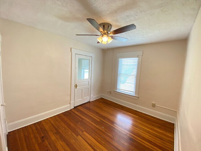 Building Photo - E 4th Ave 88-90 NCR