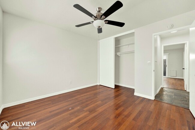 Building Photo - Golden Hill Gem: 2BR/1BA with Fireplace & ...