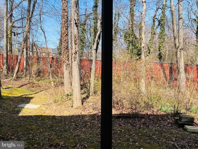 Building Photo - 8613 Seasons Way