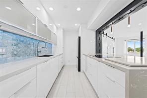 Building Photo - 877 NE 195th St