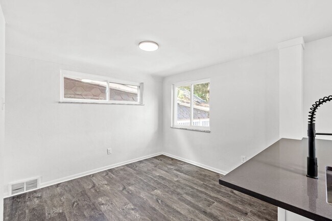 Building Photo - READY FOR MOVE IN!! Don't miss this UPDATED 3-bedroom in Braddock Hills!