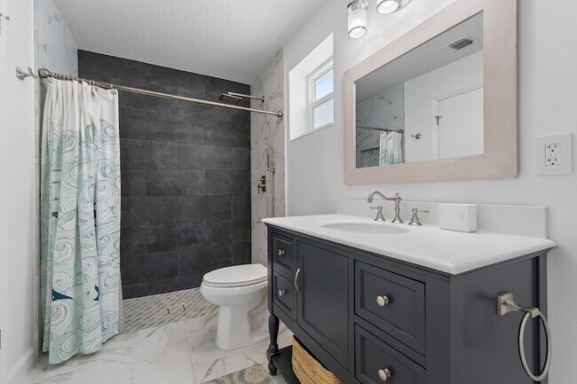 Building Photo - 3463 Canal Ct