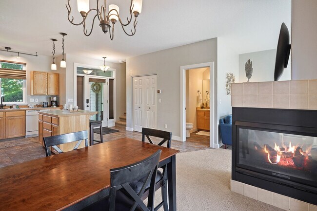 Building Photo - 1084 Golden Pheasant Dr