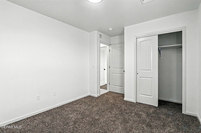 Building Photo - 941 Sandhurst Pl