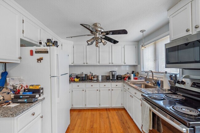 Building Photo - 4 Sterling Ln