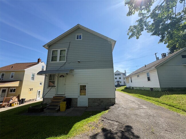 Building Photo - 260 Ackley Ave