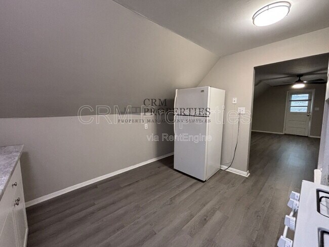 Building Photo - 1039 S Washington St