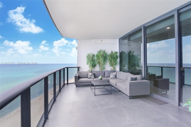 Building Photo - 18555 Collins Ave