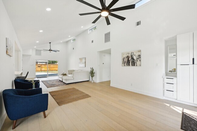 Building Photo - 3729 Rio Vista St