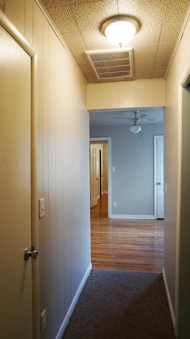 Building Photo - 4 BED 2 BATH 1 CAR GARAGE PLUS CARPORT IN STEVE PENNINGTON ADDITION