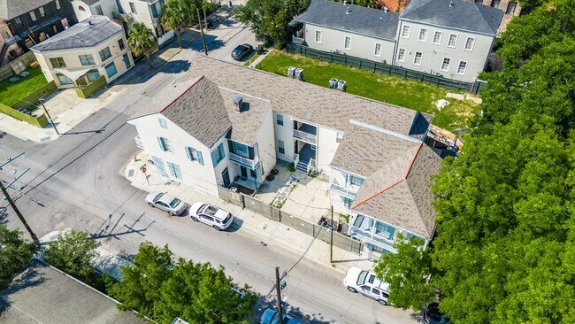 Building Photo - 1201 Baronne St