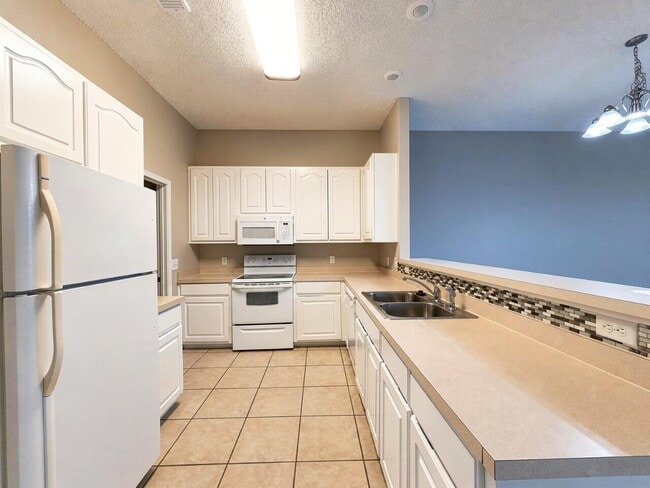 Building Photo - 697 Ferguson Dr