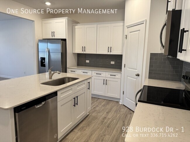 Building Photo - 928 Burdock Dr