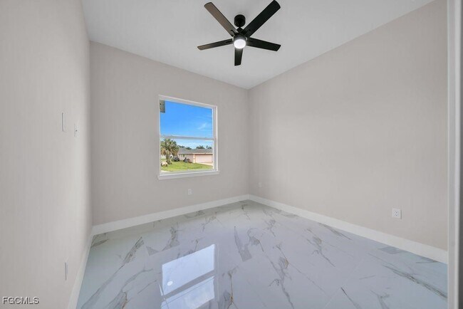 Building Photo - 732 Jack Ave S