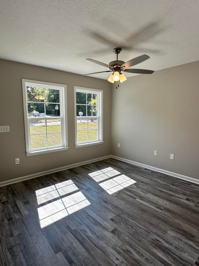 Building Photo - 608 Lee Ave