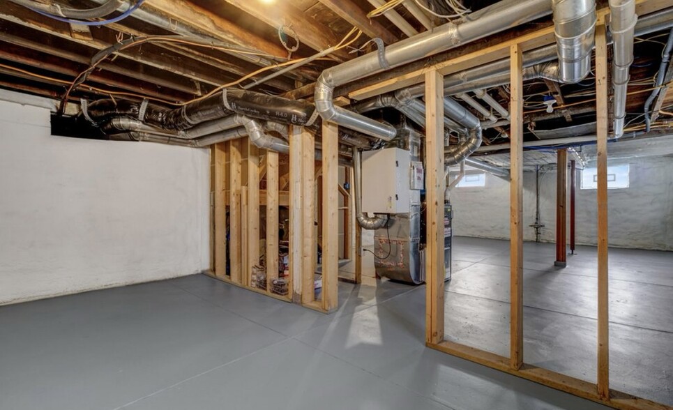 Building Photo - 904 Zeeland Ct NE
