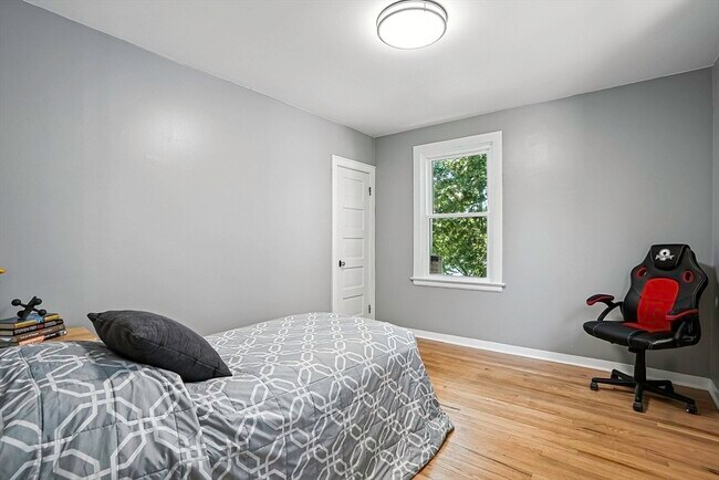 Building Photo - 35 Canna Dr