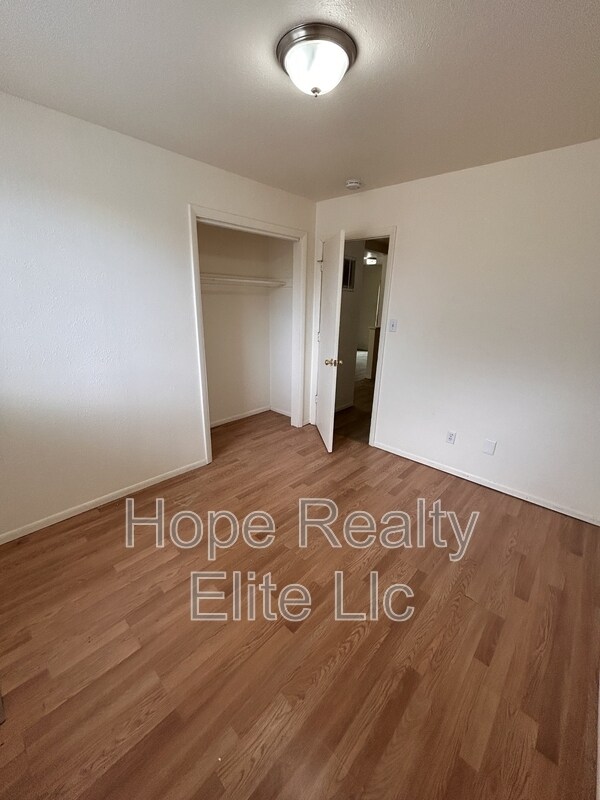 Building Photo - 334 Fairway S