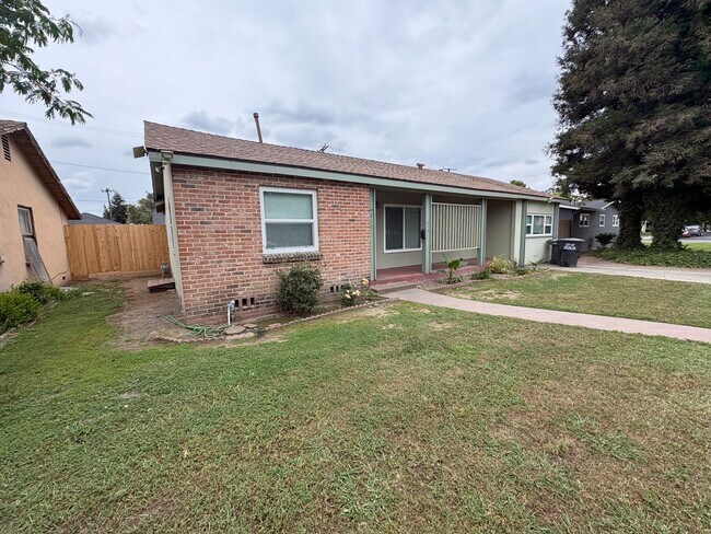 Building Photo - Charming Home for Rent Available Now!