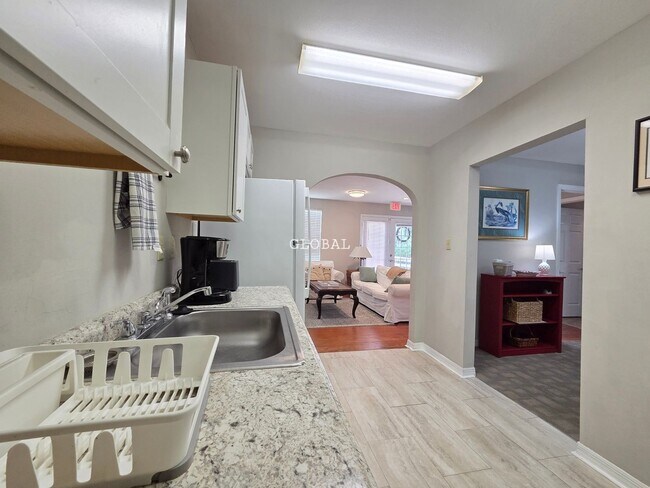 Building Photo - Charming 2-Bedroom Home within 3 miles of ...
