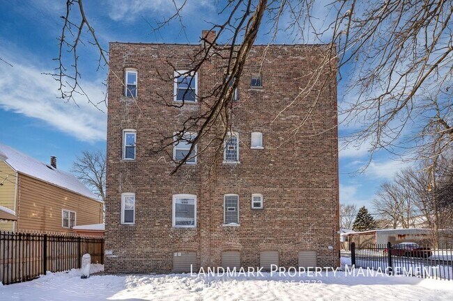 Building Photo - 1843 W 54th St