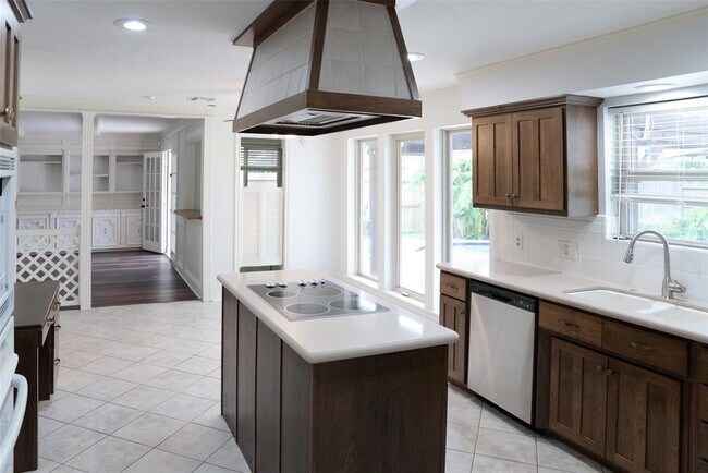 Building Photo - 16611 Brenton Oaks Dr