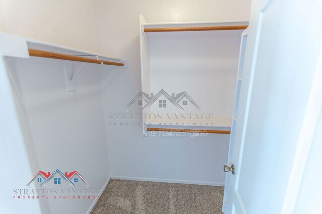 Building Photo - 8039 W Alex Ave