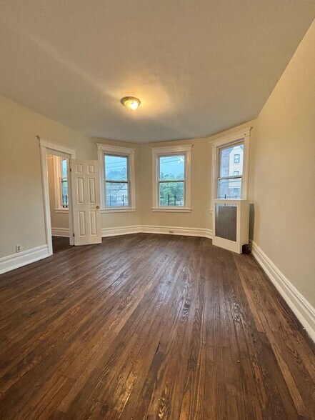 Building Photo - 105 Brookside Ave