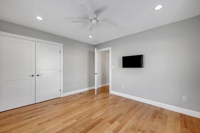 Building Photo - 137 Knowles Ave