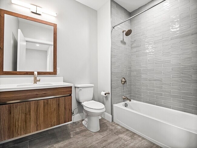 Building Photo - 9 Central St