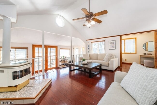 Building Photo - 25 Lake Rd