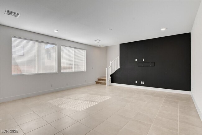 Building Photo - 1305 Azure Jay Ave