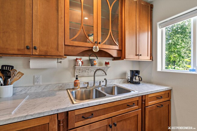 Building Photo - Cute 1 bedroom + 1 Bathroom w/ office - UT...