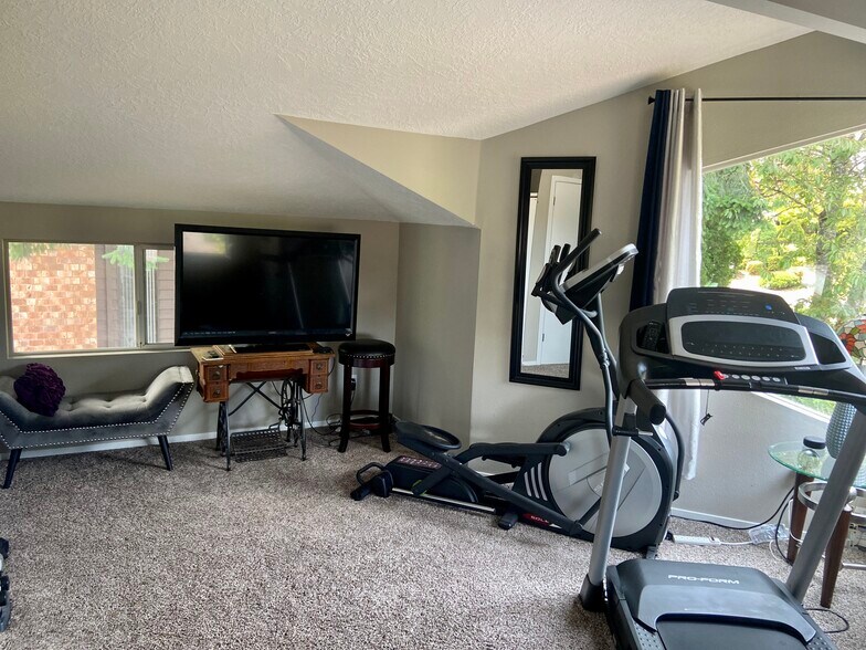 Building Photo - 7766 SW Bayberry Dr