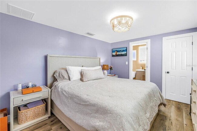 Building Photo - 354 74th Ave NE